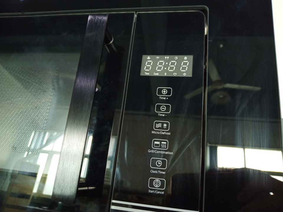 LED Display 245mm Glass Turntable Built-in Microwave Oven