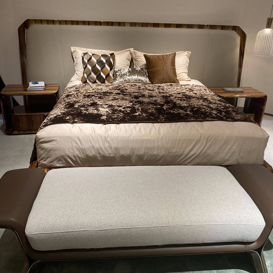 Bentley Italian-style Luxury Master Bedroom Leather Bed. High-end Mansion Villa Duplex. Solid Wood Wedding Bed Double Bed.