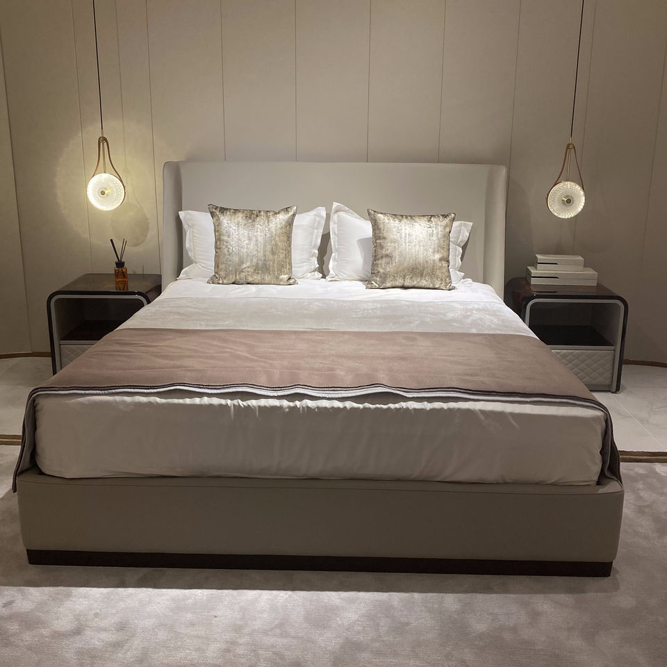 Italian Ear's New Luxury Leather Double Bed for Master Bedroom of High-end Villa or Large Mansion Wedding Bed