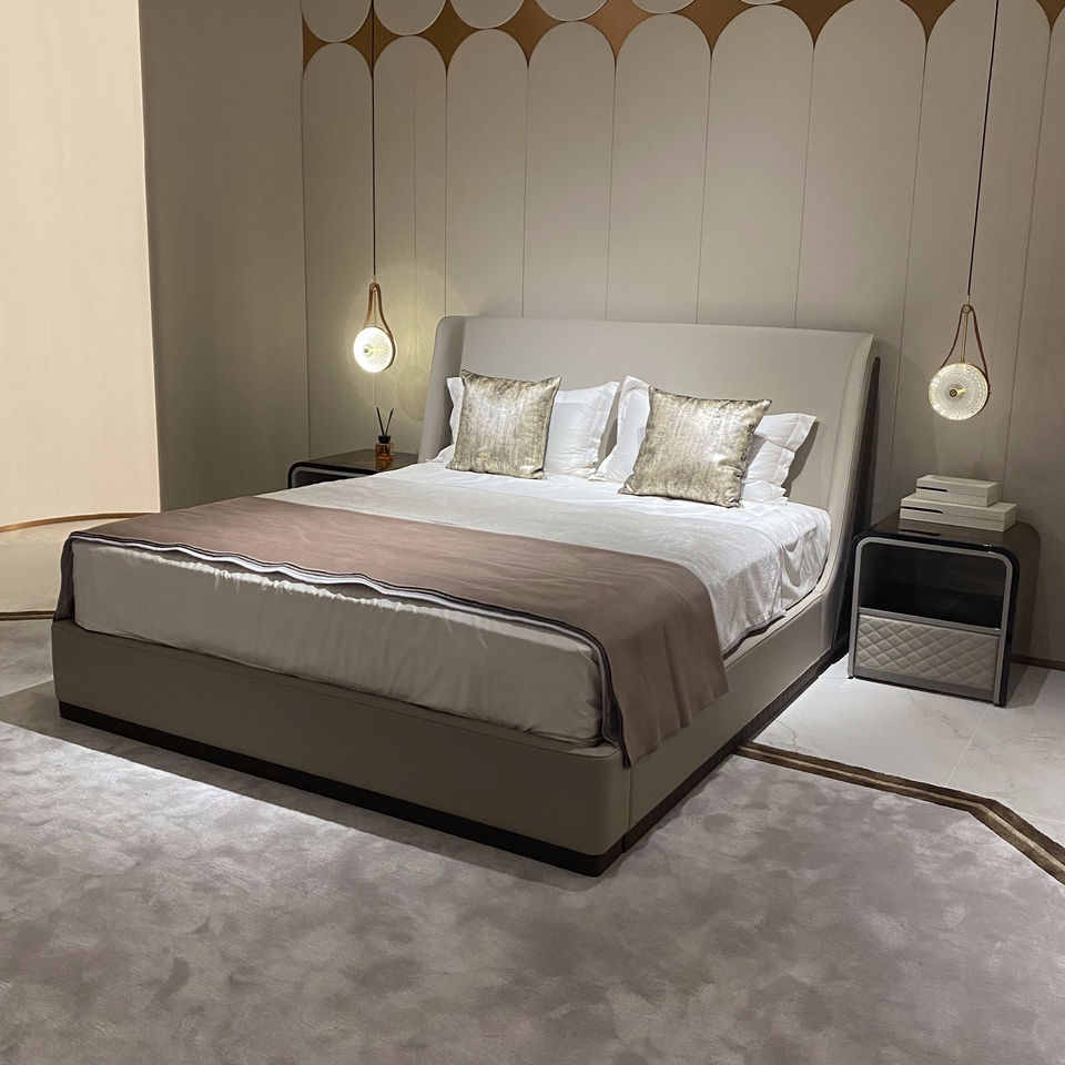 Italian Ear's New Luxury Leather Double Bed for Master Bedroom of High-end Villa or Large Mansion Wedding Bed