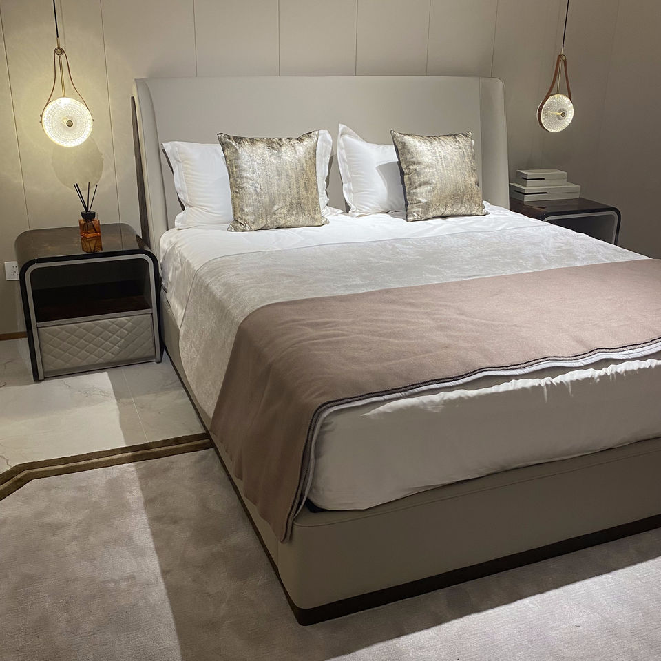 Italian Ear's New Luxury Leather Double Bed for Master Bedroom of High-end Villa or Large Mansion Wedding Bed