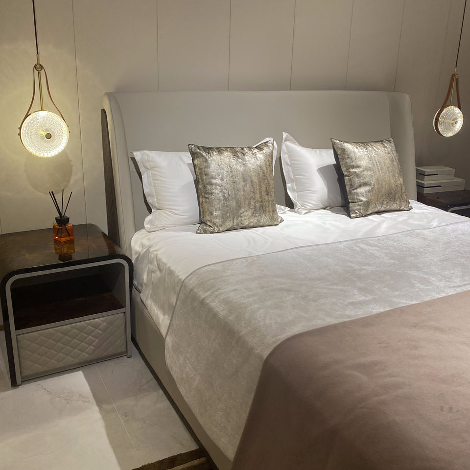 Italian Ear's New Luxury Leather Double Bed for Master Bedroom of High-end Villa or Large Mansion Wedding Bed