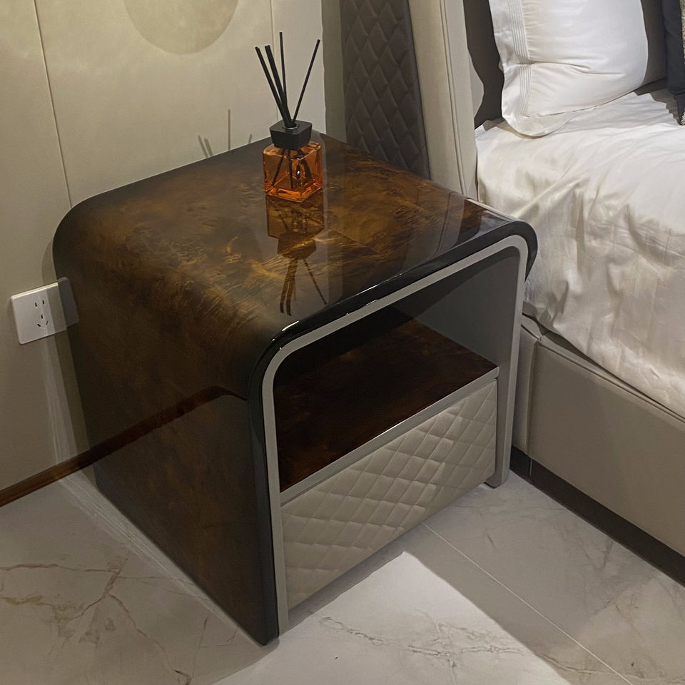 Italian Ear's New Luxury Leather Double Bed for Master Bedroom of High-end Villa or Large Mansion Wedding Bed