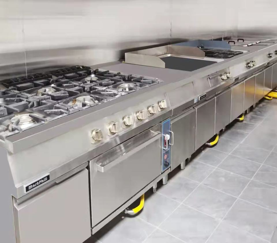 Commercial Kitchen Tools and Equipment Gas Cooker with Oven and Grill for a Chef