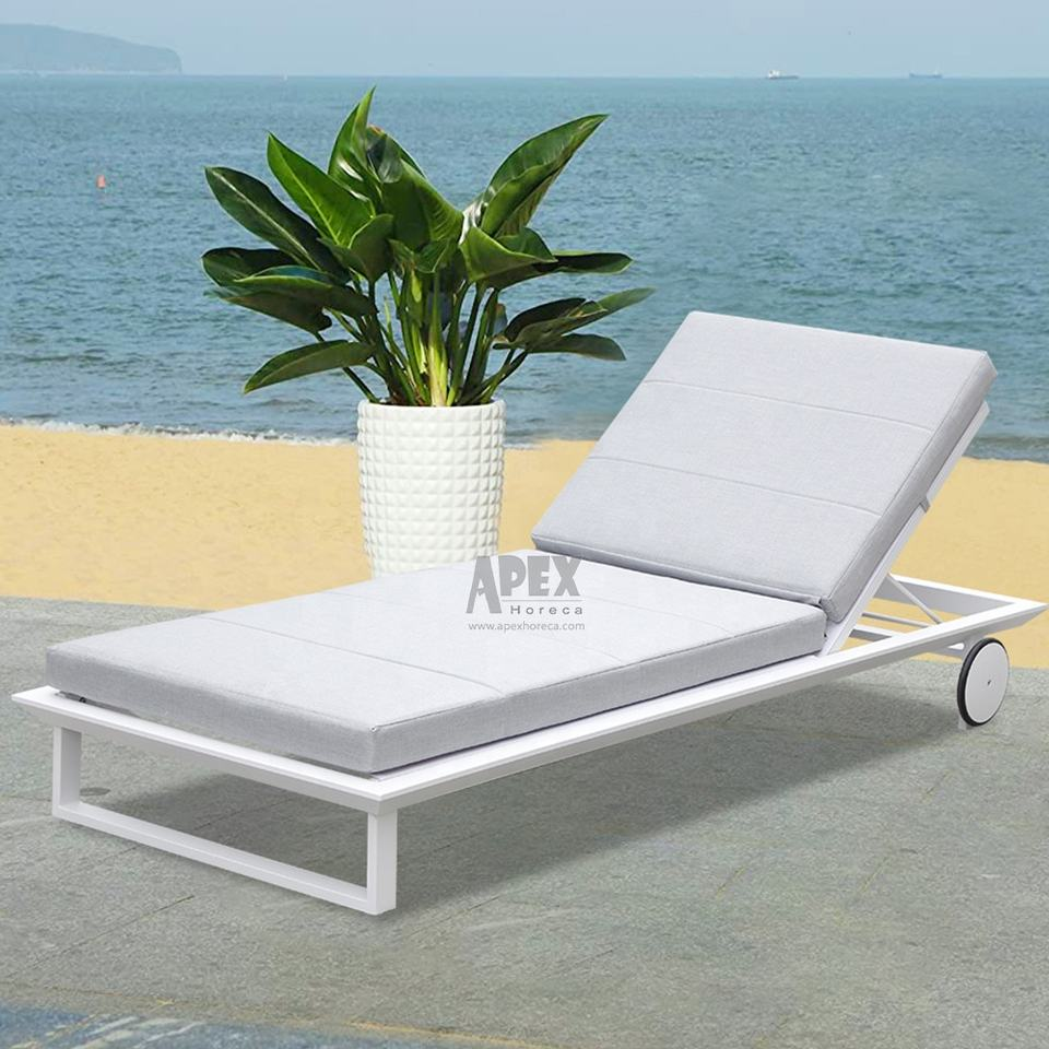 Heavy-Duty & Comfortable Textilene Mesh Aluminum Textilene Sun Lounger with Plush Pad