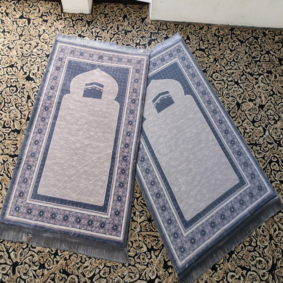 Luxury, Elegance, High-end Royal and Aristocratic Quality Imitated Silk Fabric Prayer Mat
