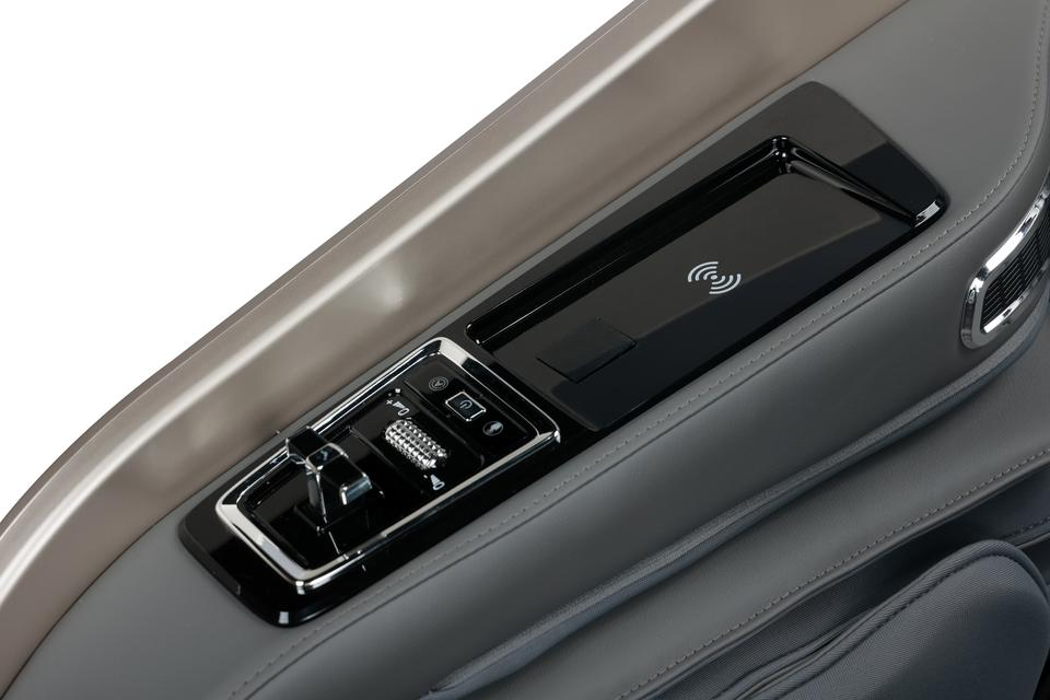 Advanced 4D Massage Chair: a Comprehensive System with Zero Gravity, Shiatsu, Air Pressure, and Dual-Core Performance