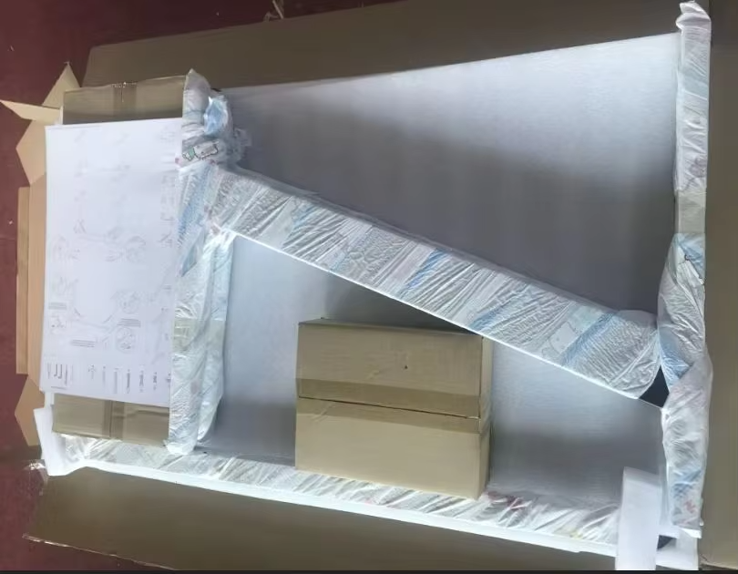 Modern 1.2mm Thick Steel Z Shaped Black PC Computer Gaming Table With Cup Holder