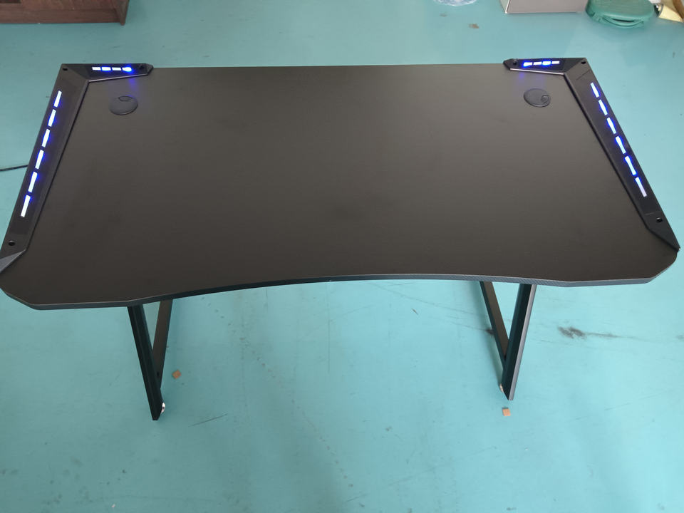 Modern 1.2mm Thick Steel Z Shaped Black PC Computer Gaming Table With Cup Holder