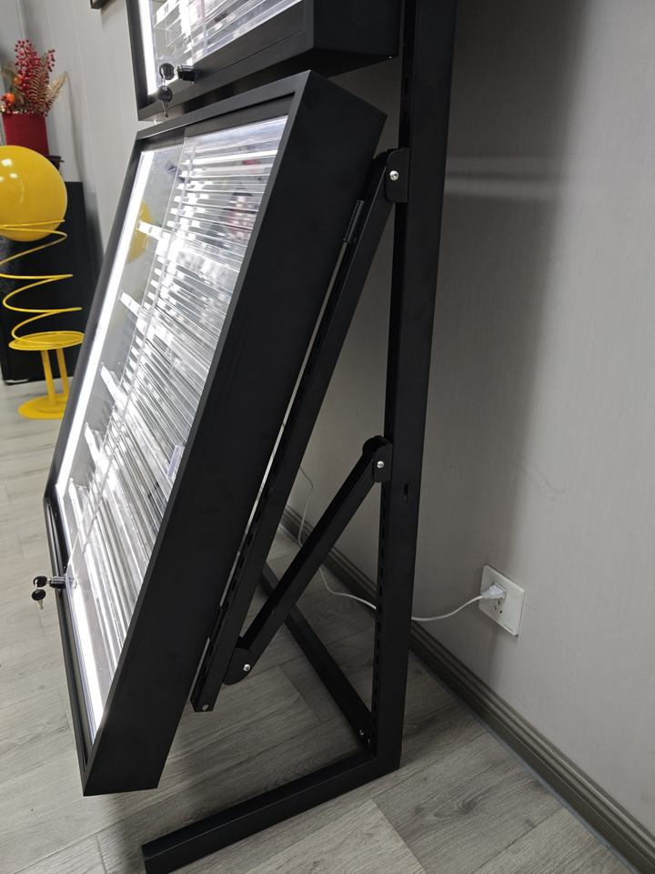 Eco-Friendly Repositionable Metal Display Cabinet with LED Light for Retail Trading Card Display Rack