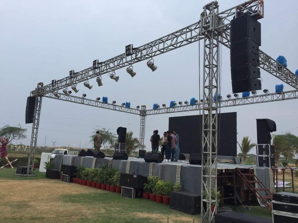 Adjustable Customized Durable Mobile Aluminum Stage with Truss for Outdoor Concert Party Event