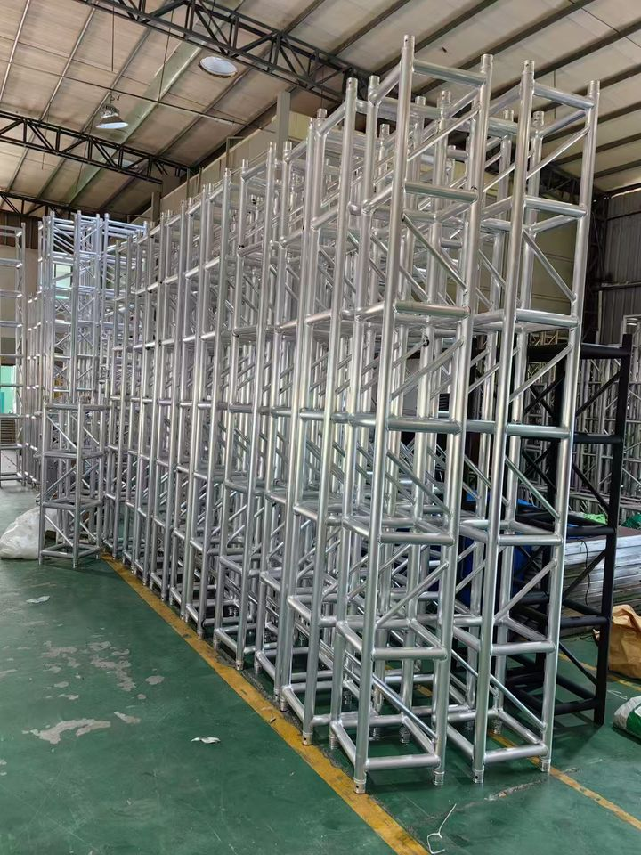 Adjustable Customized Durable Mobile Aluminum Stage with Truss for Outdoor Concert Party Event