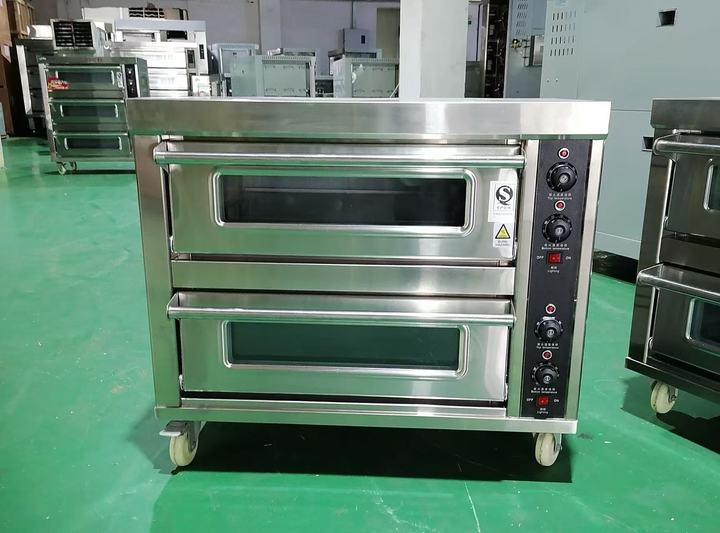 New Commercial Electric Bread Baking Oven with Temperature Control 2 Decks 4 Trays 8800W for Bakery Use