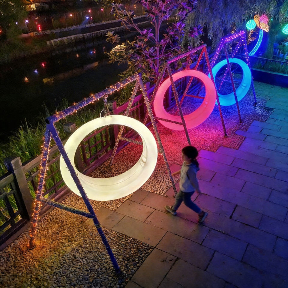 Modern LED Illuminated Plastic Swing Chair for Patio Garden Courtyard or Hotel Contemporary Style Hanging Swing Bench