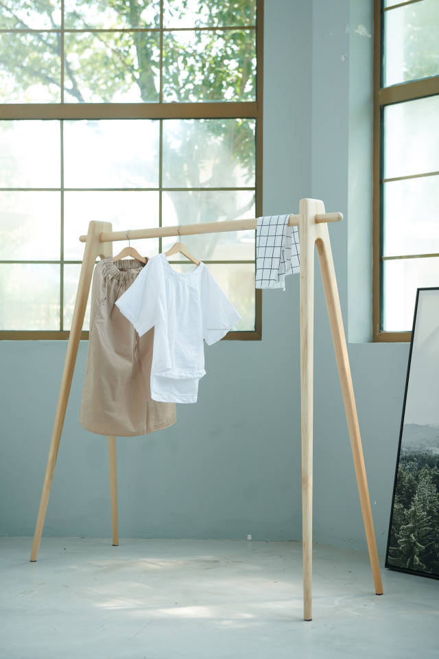 High Quality Modern Design Tree Shape Wooden Clothes Rack for Living Room Bedroom Hospital Home Hotel Use